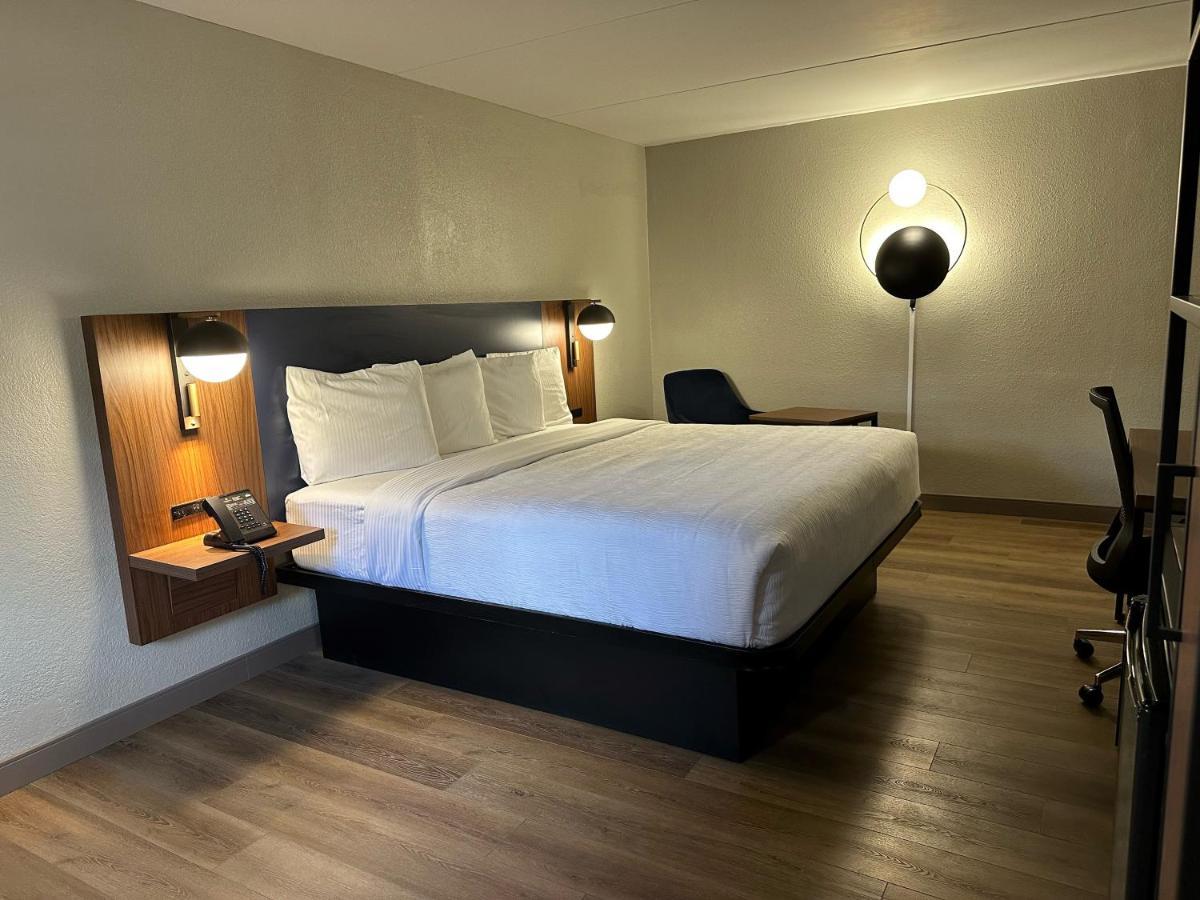 La Quinta Inn By Wyndham Huntsville Research Park Extérieur photo