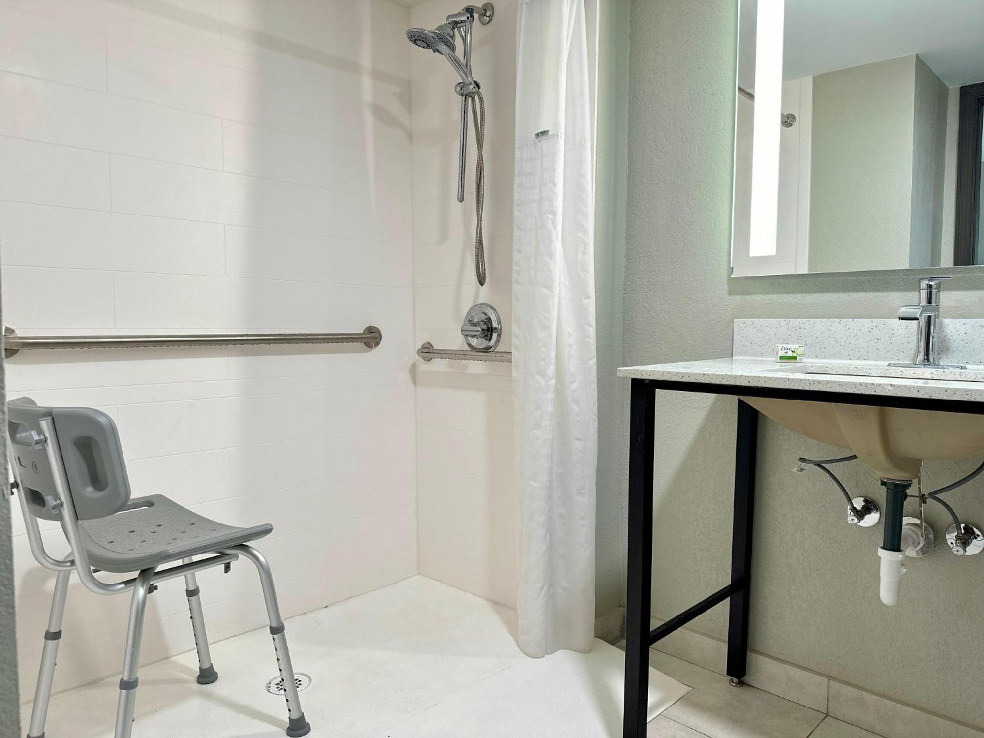 La Quinta Inn By Wyndham Huntsville Research Park Extérieur photo