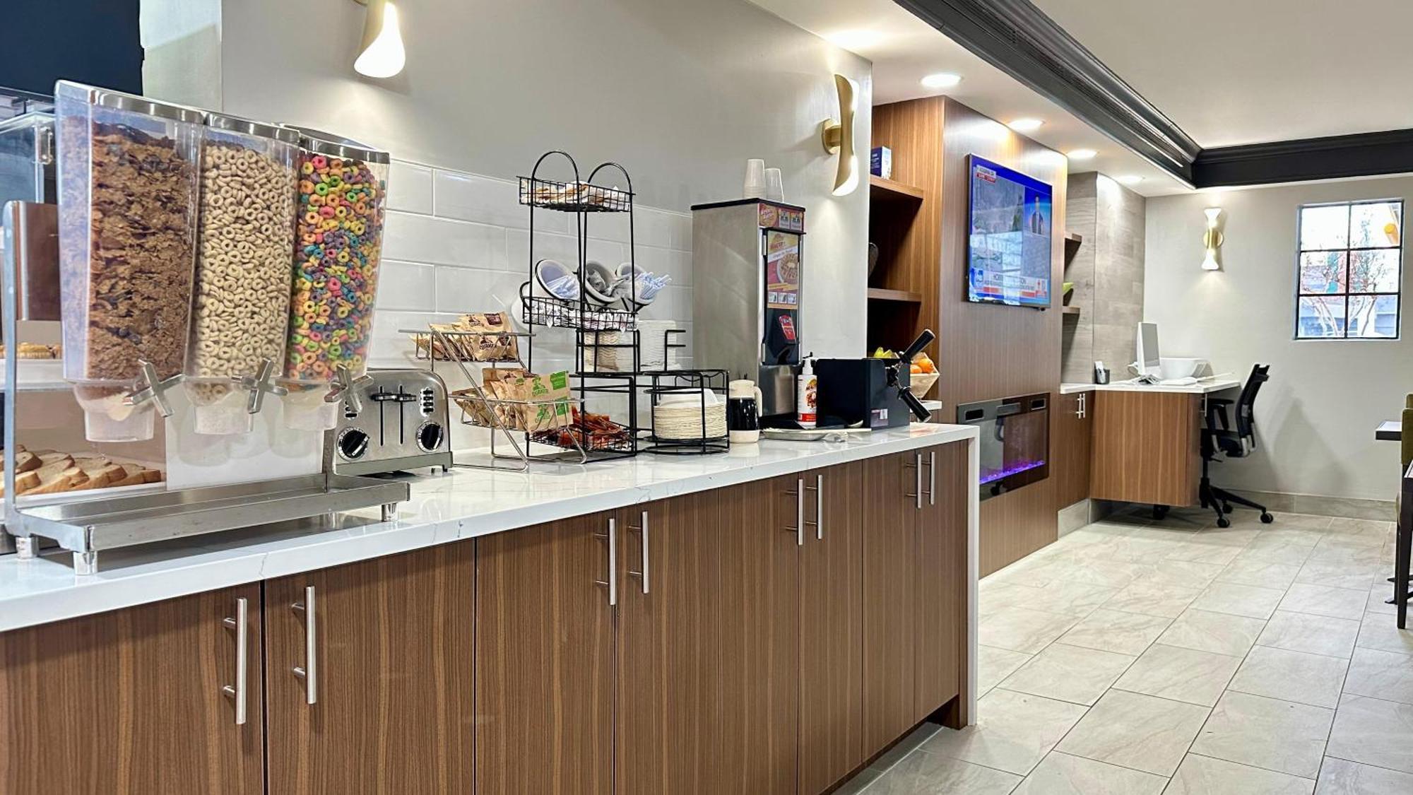 La Quinta Inn By Wyndham Huntsville Research Park Extérieur photo