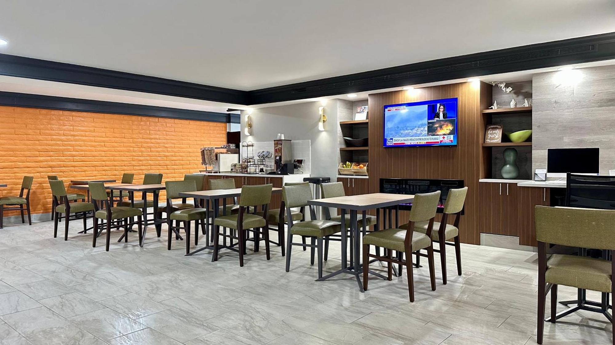 La Quinta Inn By Wyndham Huntsville Research Park Extérieur photo