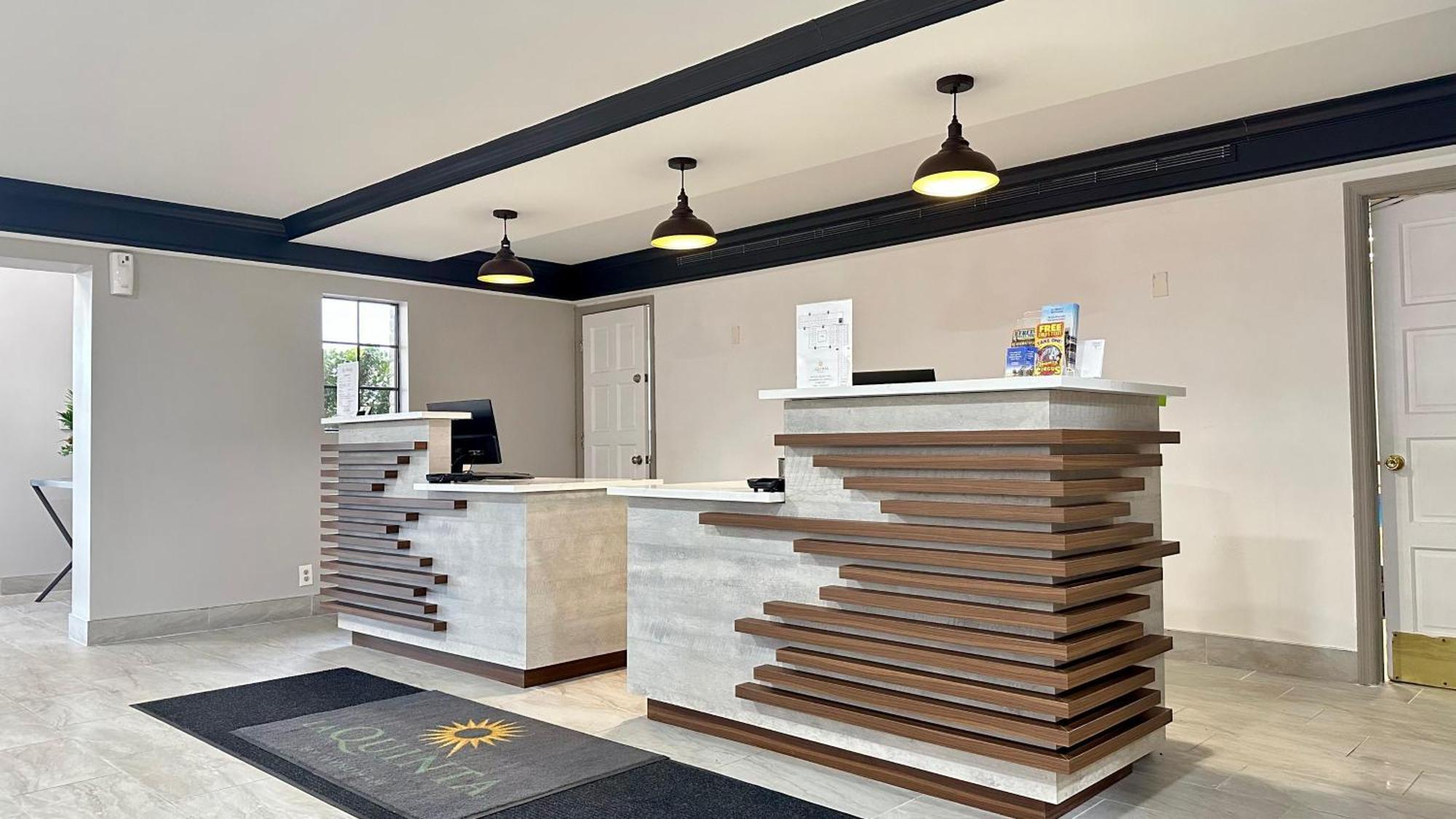 La Quinta Inn By Wyndham Huntsville Research Park Extérieur photo