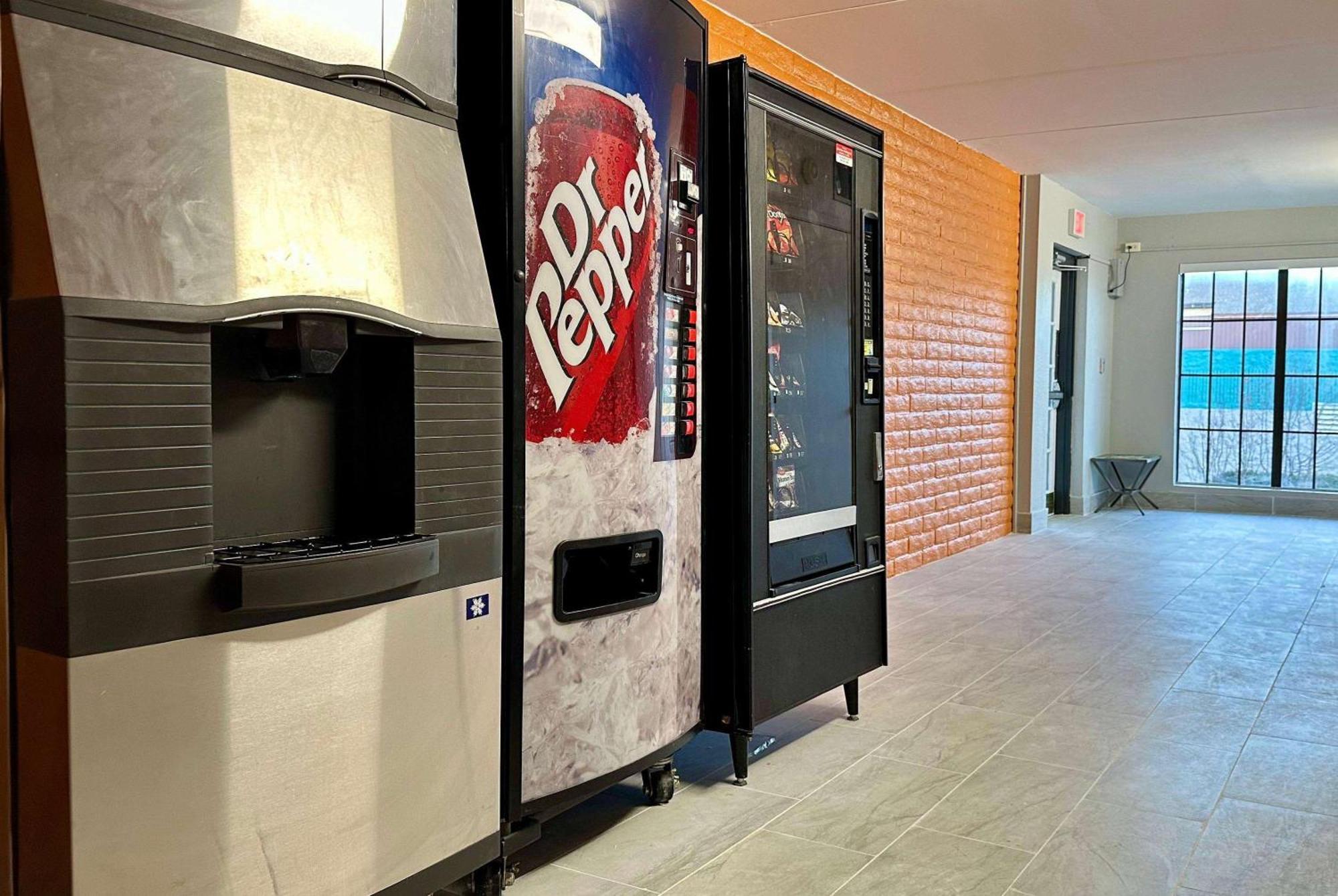 La Quinta Inn By Wyndham Huntsville Research Park Extérieur photo