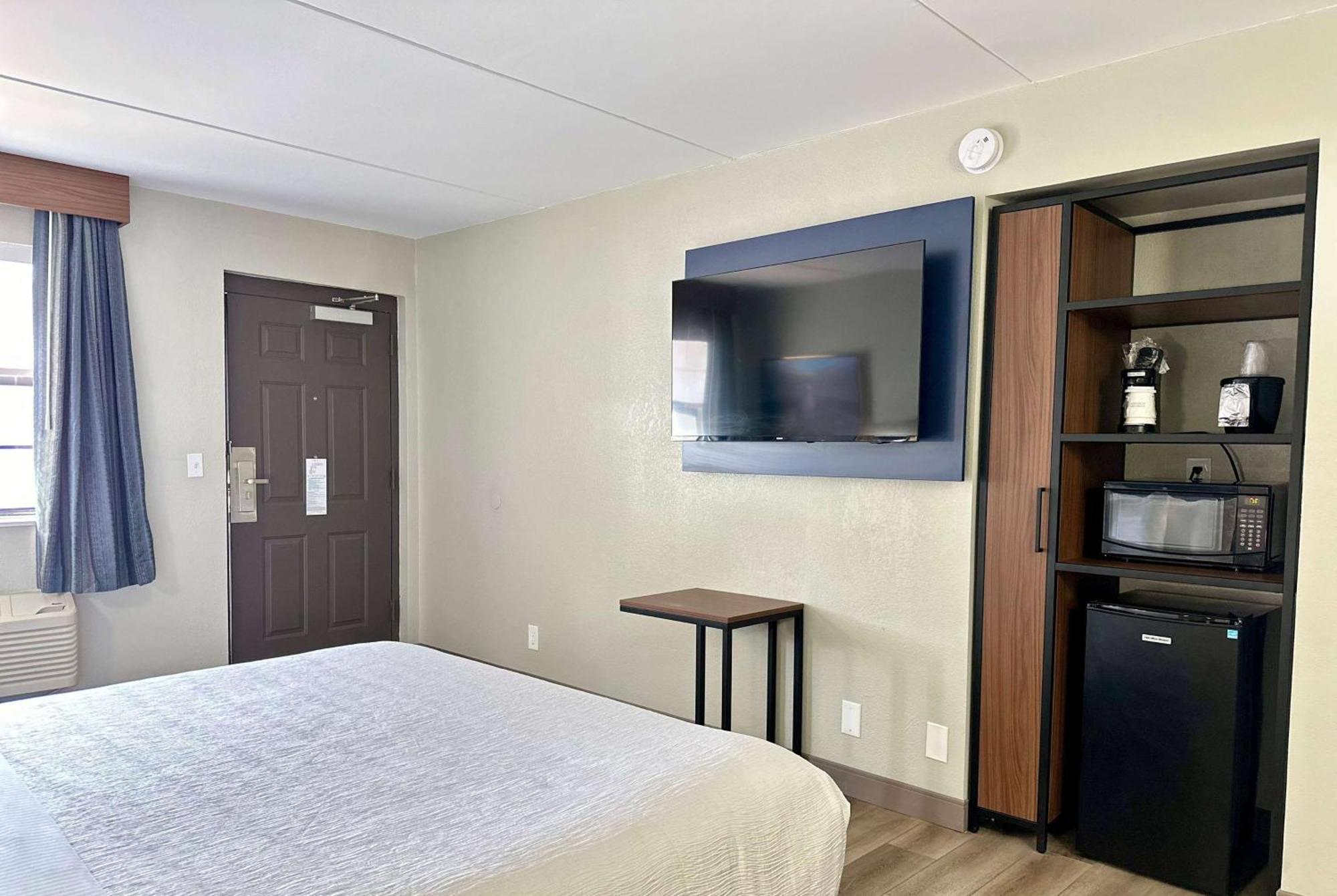 La Quinta Inn By Wyndham Huntsville Research Park Extérieur photo