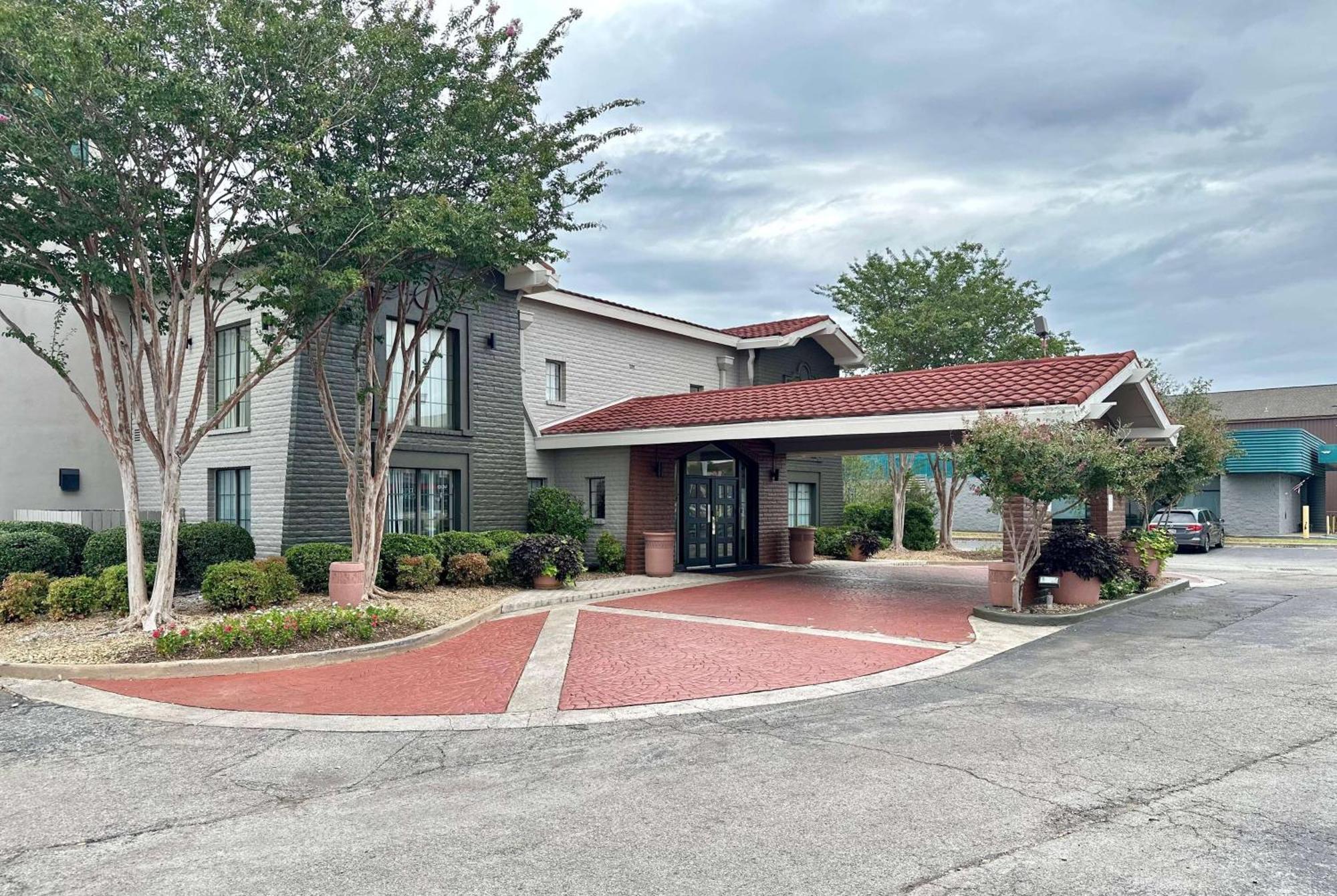 La Quinta Inn By Wyndham Huntsville Research Park Extérieur photo