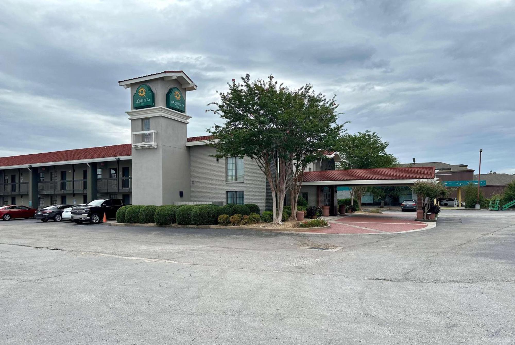 La Quinta Inn By Wyndham Huntsville Research Park Extérieur photo