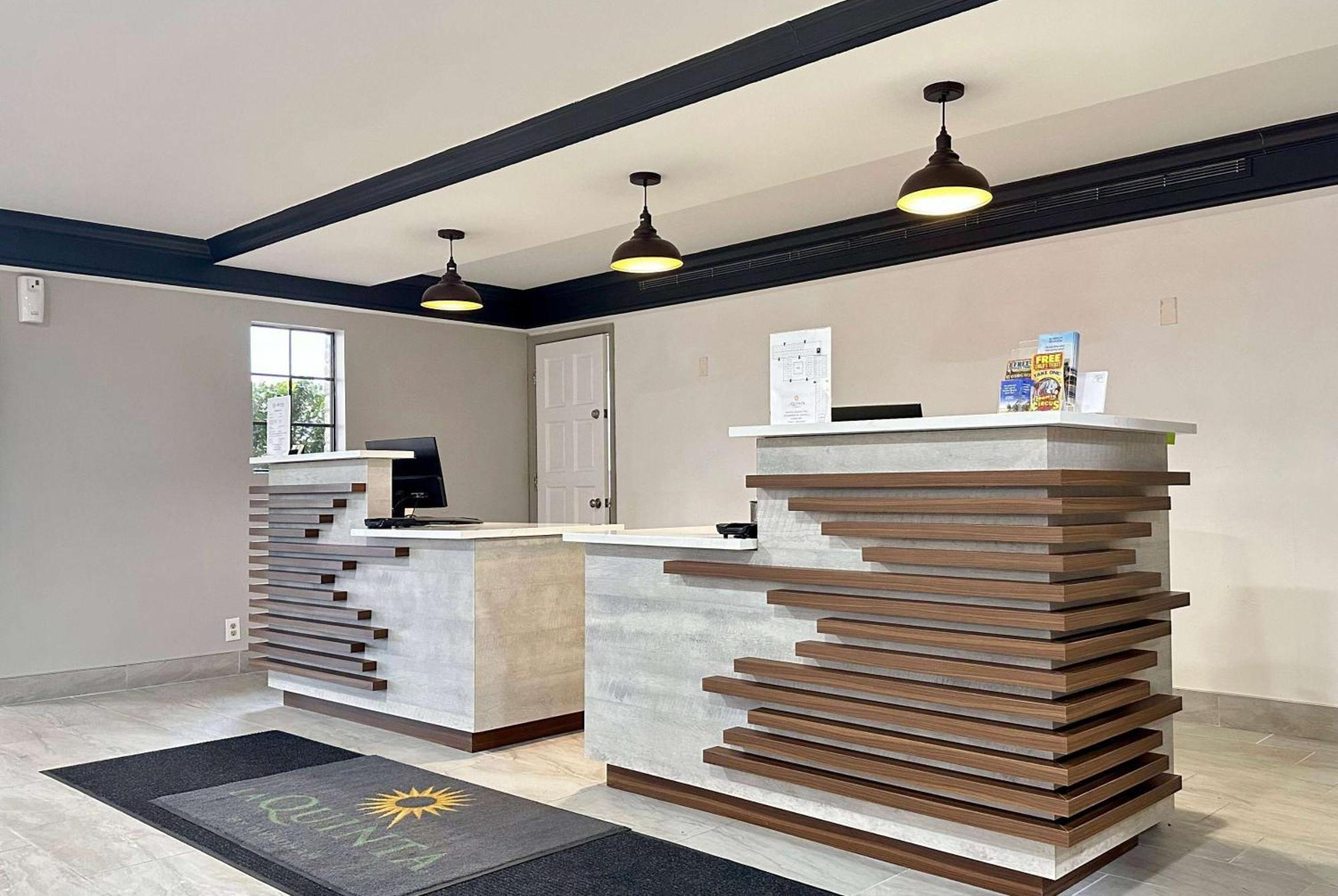 La Quinta Inn By Wyndham Huntsville Research Park Extérieur photo
