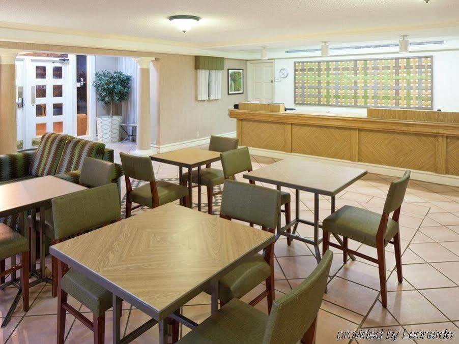 La Quinta Inn By Wyndham Huntsville Research Park Extérieur photo